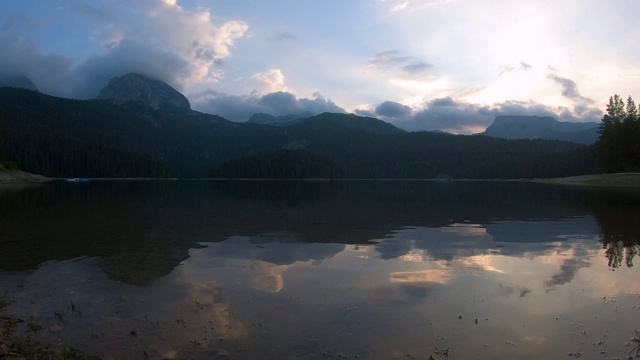 黑山黑湖的日落视频素材