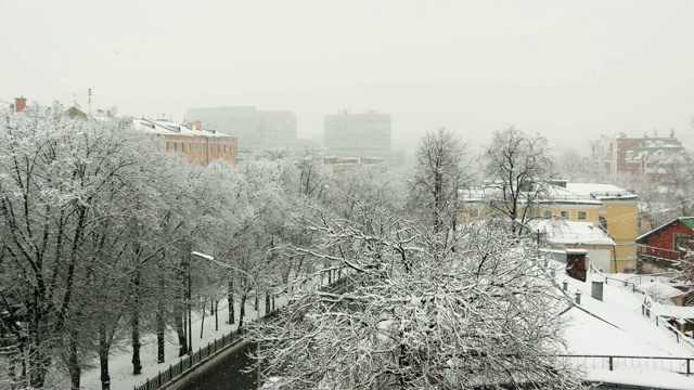 在莫斯科的降雪。视频素材