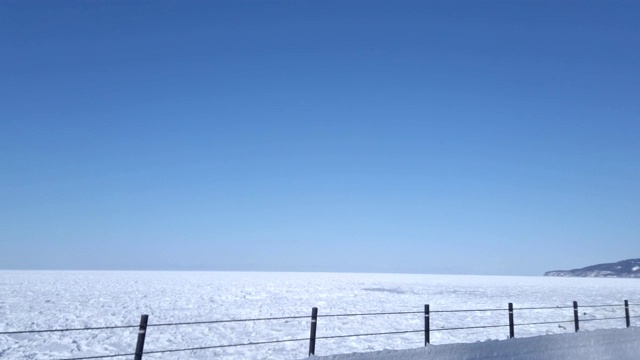 窗外的北海道雪景(知床国家公园)视频素材