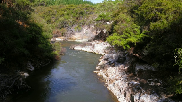 岩岸河视频素材