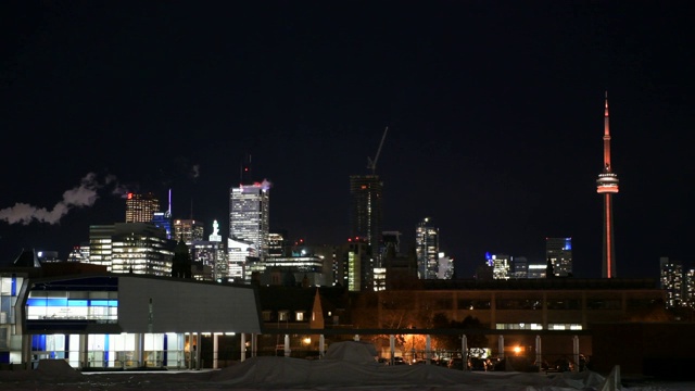 加拿大多伦多，城市天际线与加拿大国家电视塔的夜晚视频素材