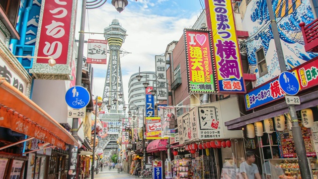 日本大阪新世海区Tsutenkaku 4K延时塔视频素材