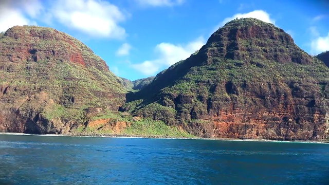 环绕夏威夷考艾岛航行到纳帕利海岸视频下载