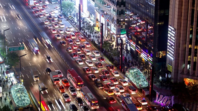 首尔江南区江南站的夜景视频素材