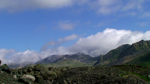 夏季景观与山和云-时间流逝视频素材