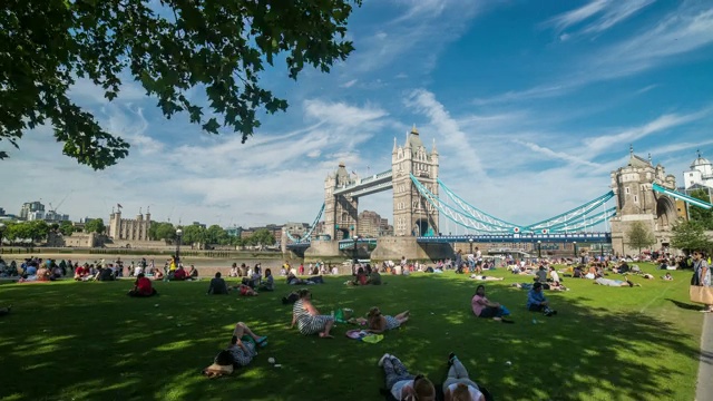 塔桥和波特菲尔德公园的超延时延时，伦敦，英格兰，英国，欧洲。——延时视频素材