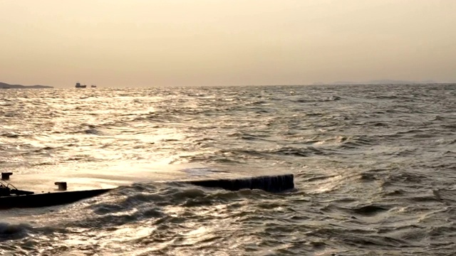 傍晚俯瞰海面的海景。视频素材