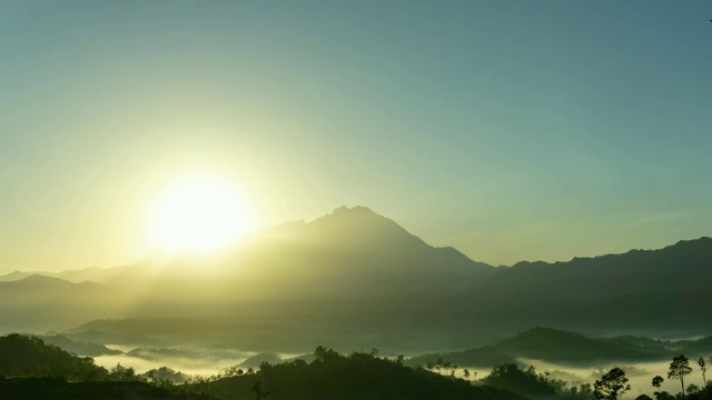 基纳巴卢山日出时光流逝视频素材