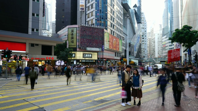 香港铜锣湾地区的人口和交通状况视频素材