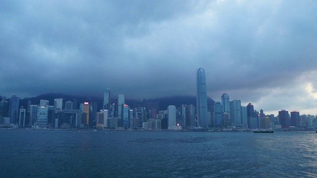 时间推移香港城市天际线与大部分多云视频素材