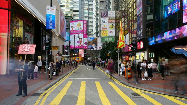 香港铜锣湾地区的人口和交通状况视频素材