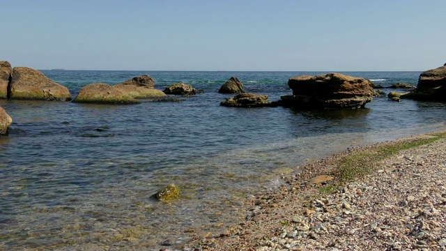 黑海的岩石海滩视频素材