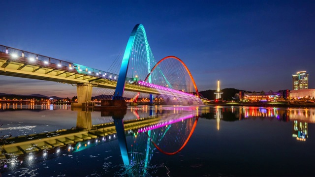 大田市玉城区金河上的世博大桥夜景视频素材