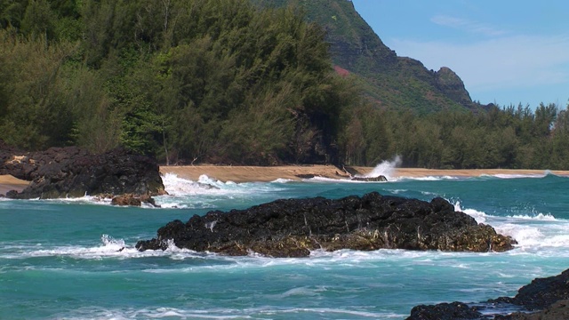 夏威夷考艾岛的卢马海海滩视频素材