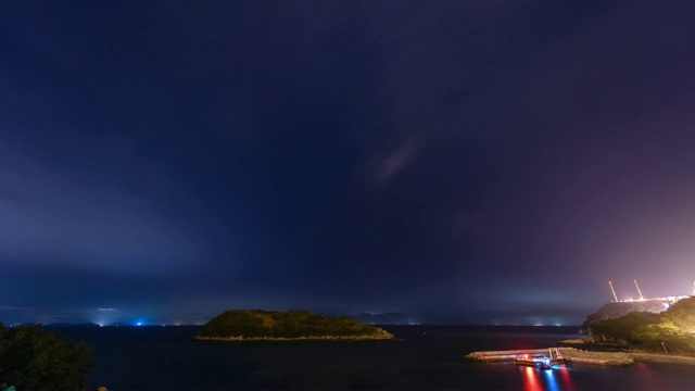 夜景荒岛和海港与云景在奥纳罗岛在高亨郡，全罗南道视频素材