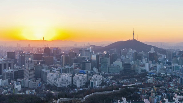 美丽的城市在日出的首尔城市天际线，韩国。间隔拍摄4 k视频素材