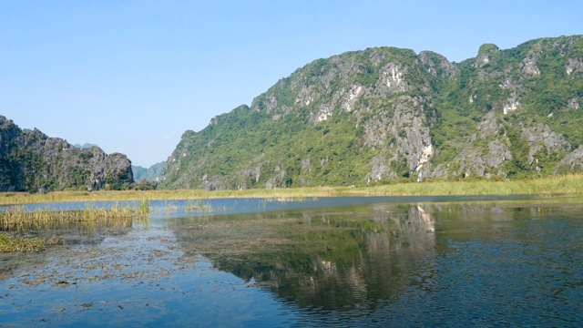 美丽的喀斯特景观和稻田景观视频素材