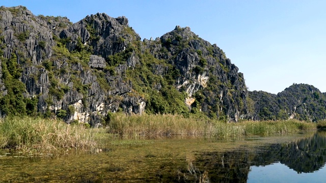 美丽的喀斯特景观和稻田景观视频素材