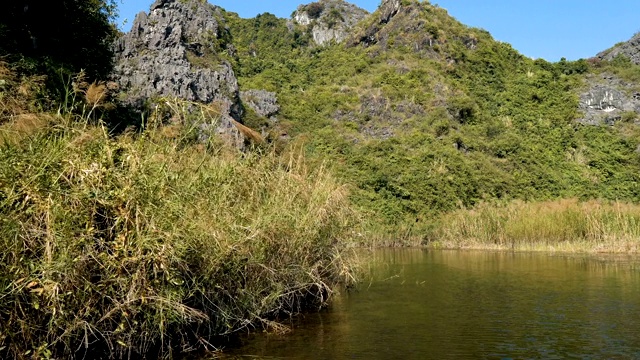 美丽的喀斯特景观和稻田景观视频素材