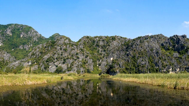 美丽的喀斯特景观和稻田景观视频素材