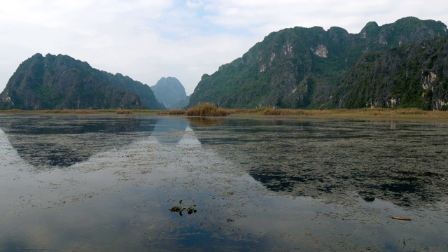 美丽的喀斯特景观和稻田景观视频素材