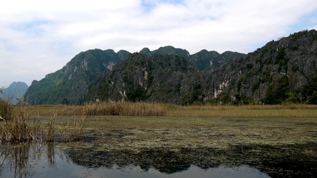 美丽的喀斯特景观和稻田景观视频素材