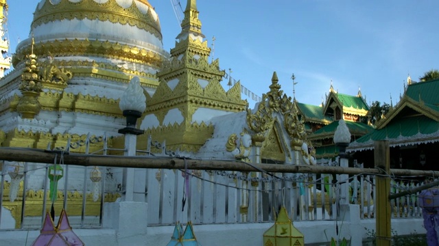 美丽的宝塔的湖边寺庙，Wat Chong Kham和Wat Chong Klang在Mae Hong Son，泰国北部视频素材