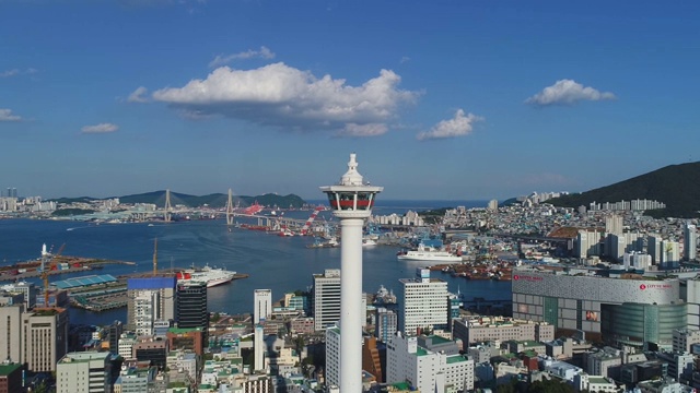 釜山塔(龙山公园)和釜山港口城市景观在韩国视频素材