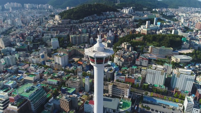 韩国釜山的釜山塔(龙山公园)视频素材