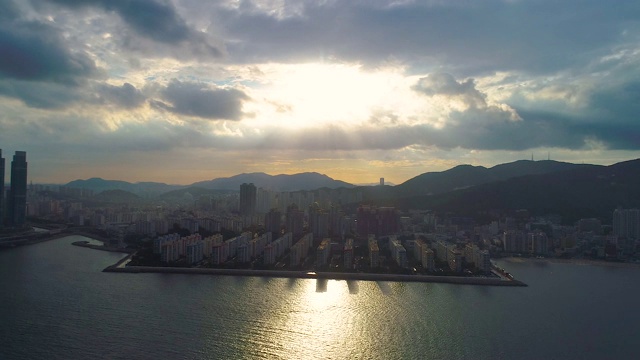 韩国釜山海云台的城市景观和云景视频素材