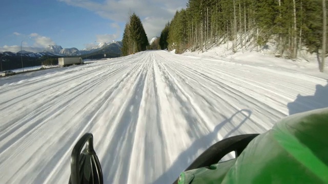 90号州际公路的斯诺夸尔米雪上摩托第一人称视角视频素材