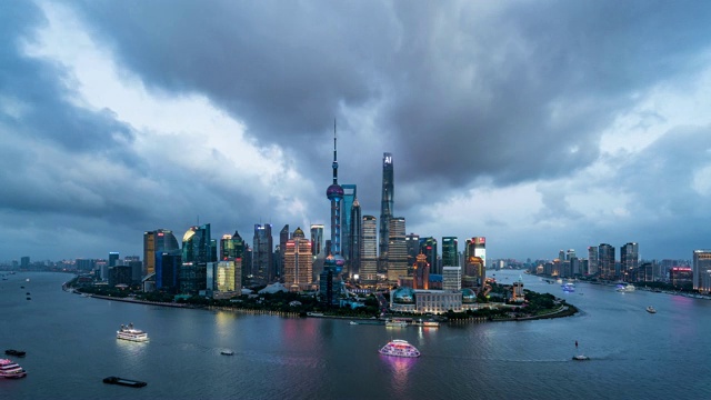 从白天到夜晚/时间流逝/上海市区鸟瞰图视频素材