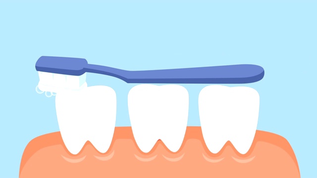 用牙膏和牙刷清洁牙齿，保持口腔卫生视频素材