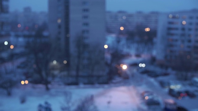 城市里飘着雪花视频素材