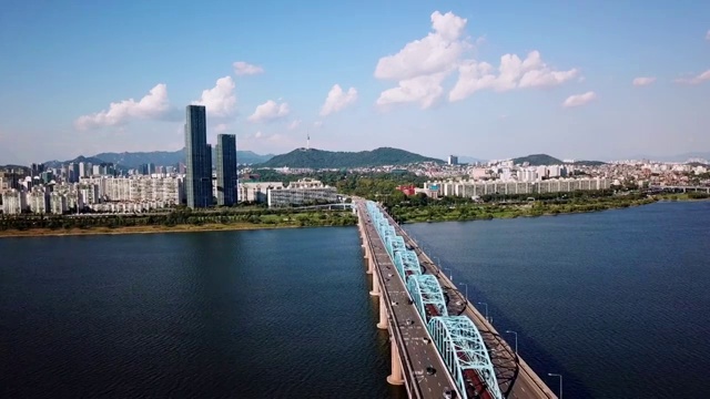 美丽的城市景观鸟瞰首尔市，韩国。视频素材