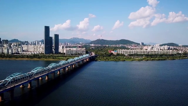 美丽的城市景观鸟瞰首尔市，韩国。视频素材