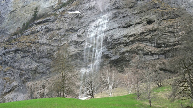 4k瑞士山瀑布村Lauterbrunnen，瑞士视频素材