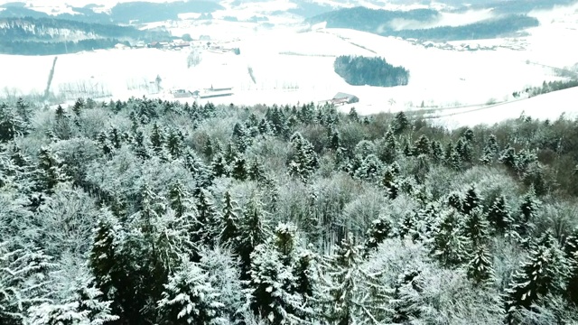 无人机在雪域上空飞行视频素材