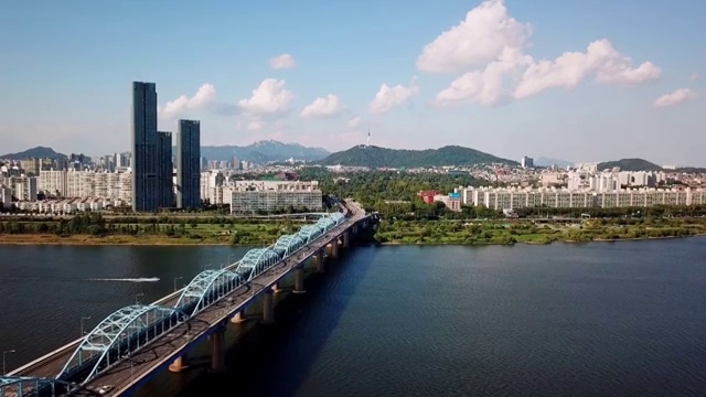 美丽的城市景观鸟瞰首尔市，韩国。视频素材