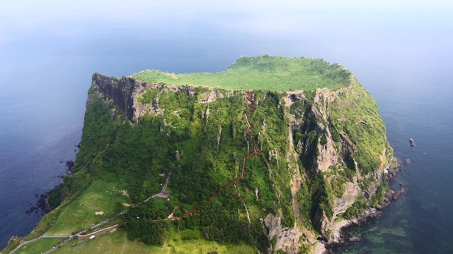 济州岛Seongsan Ilchulbong凝灰岩锥景观视频素材