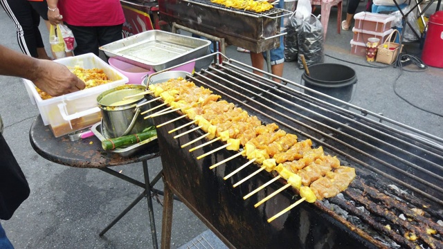 泰国沙爹猪肉街头小吃视频下载