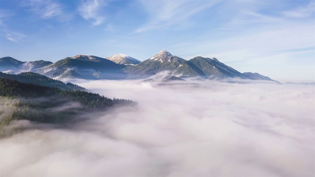 雾山景观鸟瞰图时间流逝视频素材