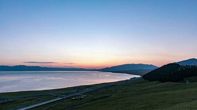 时间流逝/中国新疆，日出时分的塞拉姆湖视频下载