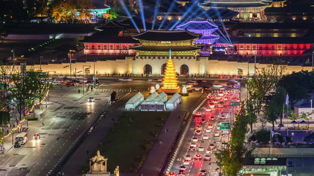 韩国首尔的光华门广场和景福宫(朝鲜王朝的皇家宫殿)夜景视频素材