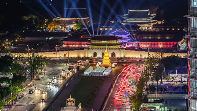 韩国首尔的光华门广场和景福宫(朝鲜王朝的皇家宫殿)夜景视频素材