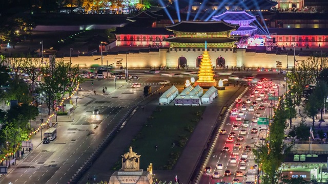 韩国首尔的光华门广场和景福宫(朝鲜王朝的皇家宫殿)夜景视频素材