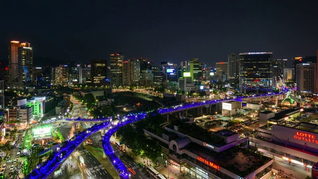 夜景Seoullo7017(步行道)和城市景观在首尔，韩国视频素材