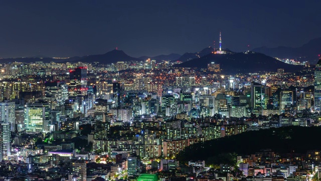 韩国首尔的N首尔塔夜景和城市景观视频素材