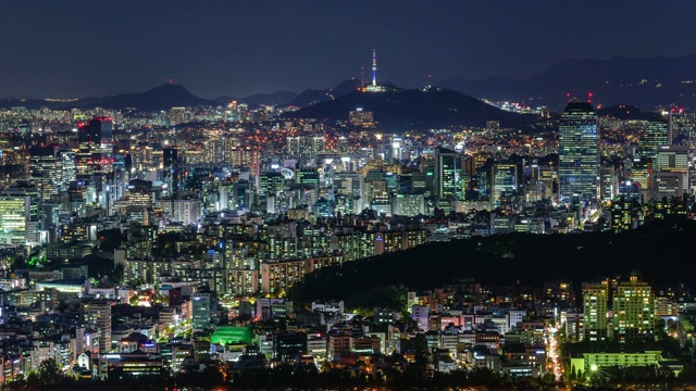 韩国首尔的N首尔塔夜景和城市景观视频素材