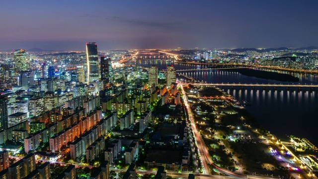 日落和夜景的Yeouido城市景观和汉江首尔，韩国视频素材